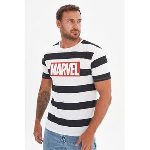 Trendyol Black Men's Slim Fit Crew Neck Printed Marvel Licensed T-Shirt vyobraziť