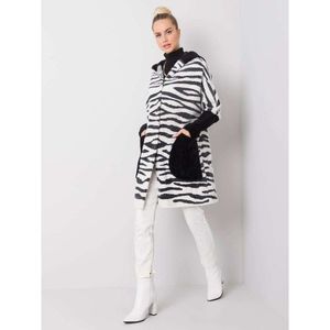 Black and white alpaca coat in animal print vyobraziť