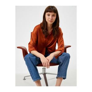 Koton Women's Brown Mandarin Collar Buttoned Satin Shirt vyobraziť