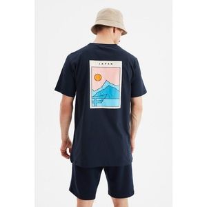 Trendyol Navy Blue Men's Long Fit Short Sleeve Printed T-Shirt vyobraziť