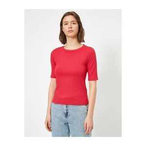 Koton Women's Red Bike Collar Narrow Cut T-shirt vyobraziť