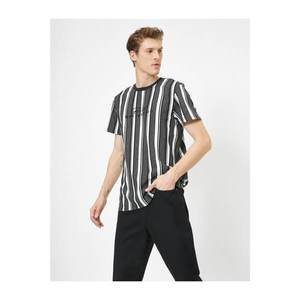 Koton Men's White Striped T-Shirt vyobraziť
