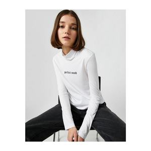 Koton Women's White Stand Collar Long Sleeve Printed Printed T-shirt vyobraziť