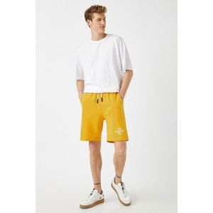 Koton Men's Yellow Shorts vyobraziť