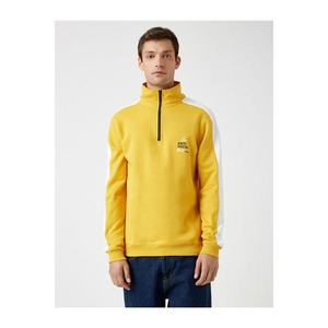 Koton Men's Yellow Zip Detailed Back Printed High Collar Sweatshirt vyobraziť