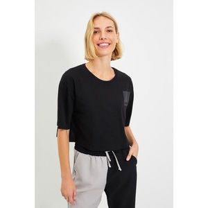 Trendyol Black Printed Loose Crop Knitted T-Shirt vyobraziť