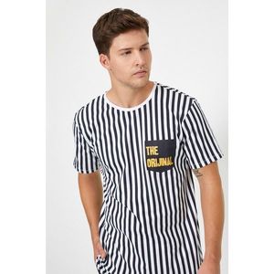 Koton Men's Navy Blue Crew Neck T-Shirt with Pockets and Stripes vyobraziť