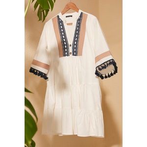 Trendyol White Embroidery and Tassel Detailed Dress vyobraziť