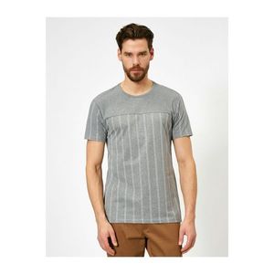 Koton Men's Grey Striped T-Shirt vyobraziť