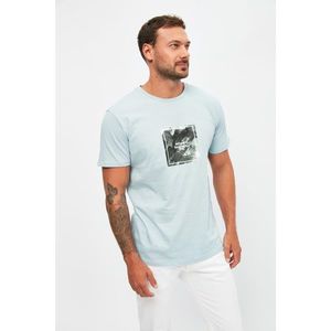 Trendyol Blue Men's Regular Fit Crew Neck Short Sleeve Printed T-Shirt vyobraziť