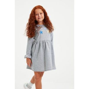 Trendyol Gray Sequin Embroidered Ruffled Sleeves Girls Knitted Dress vyobraziť