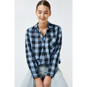 Koton Women's Blue Plaid Crop Shirt vyobraziť