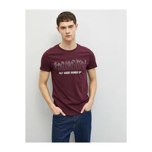 Koton Men's Burgundy Printed Crew Neck Short Sleeve Cotton T-Shirt vyobraziť