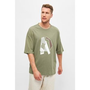 Trendyol Khaki Men's Short Sleeve Oversize Fit Printed T-Shirt vyobraziť