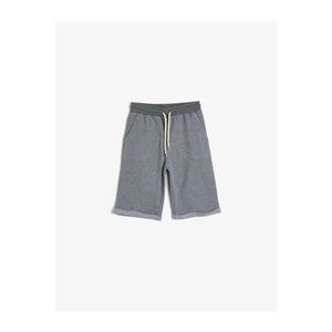Koton Boy's Gray Pique Fabric Ribbed Waist And Corded Pockets Turn-Up Shorts vyobraziť