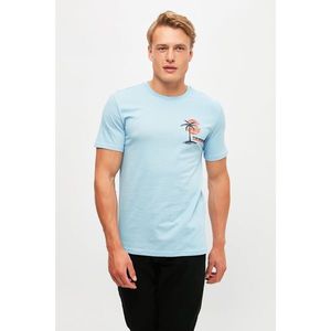 Trendyol Blue Men's Slim Fit T-Shirt vyobraziť