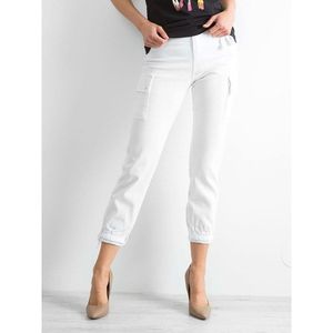 Pants with white pockets vyobraziť