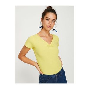 Koton Women's Yellow Button Detailed T-Shirt vyobraziť