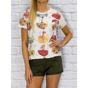 White t-shirt with colorful mushrooms vyobraziť