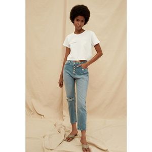 Trendyol Blue Front ButtonEd Ripped Detail High Waist 100% Organic Cotton Mom Jeans vyobraziť