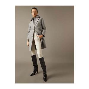 Koton Women's Grey Faux Fur Detailed Coat vyobraziť