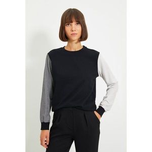 Trendyol Black Color Block Knitted Sweatshirt vyobraziť