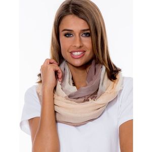 Dark beige women's scarf with a wide check pattern vyobraziť