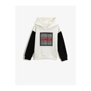 Koton Boys Ecru Hooded Printed Long Sleeve Sweatshirt vyobraziť