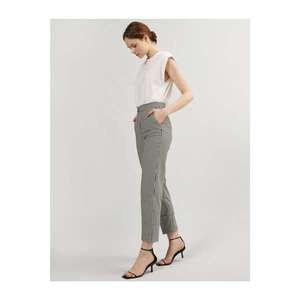 Koton Women's Gray Checkered Trousers With Pockets vyobraziť