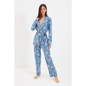 Trendyol Blue Floral Patterned Double Breasted Knitted Pajamas Set vyobraziť