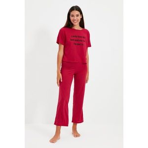 Trendyol Claret Red Slogan Printed Knitted Pajamas Set vyobraziť
