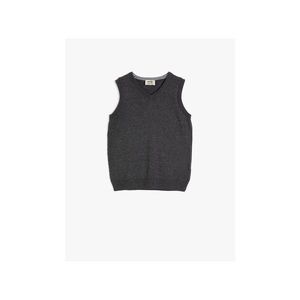 Koton Gray Boy's V-Neck Sleeveless Basic Sweater vyobraziť