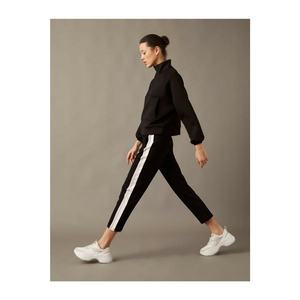 Koton Women's Black Stripe Detailed Sweatpants vyobraziť