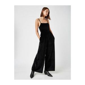 Koton Women's Black Thin Strap Velvet Jumpsuit vyobraziť