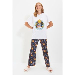 Trendyol Multi Color Astro Printed Knitted Pajamas Set vyobraziť