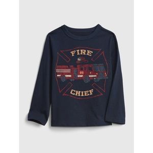 GAP Children's T-shirt fire truck graphic t-shirt vyobraziť