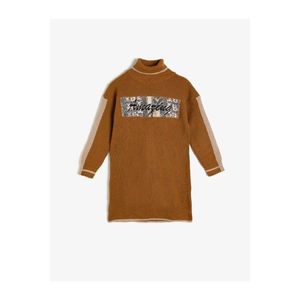 Koton Girl's High Collar Long Sleeve Letter Printed Sweater vyobraziť