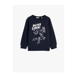 Koton Boys' Cotton Crew Neck Long Sleeve Printed Sweatshirt vyobraziť