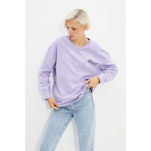 Trendyol Lilac Color Block and Embroidery Loose Knitted Sweatshirt vyobraziť
