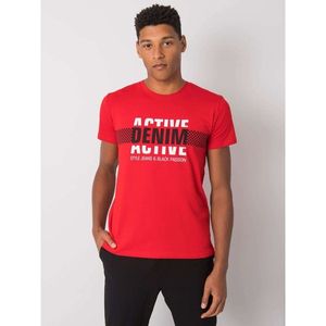 Red men's cotton t-shirt with a print vyobraziť