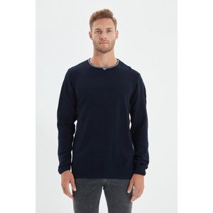 Trendyol Navy Blue Men's Slim Fit Crew Neck Striped Detailed Sweater vyobraziť