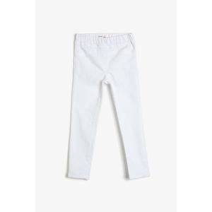 Koton Boy's White Pocket Detailed Trousers vyobraziť