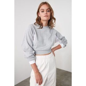 Trendyol Gray Parachute Fabric Sleeve Detailed Crop Knitted Sweatshirt vyobraziť