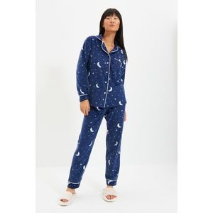 Trendyol Navy Blue Moon Pattern Knitted Pajamas Set vyobraziť