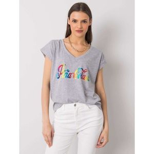 Gray t-shirt with a colorful print vyobraziť