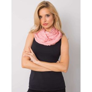 Women's pink scarf with a print of hearts vyobraziť