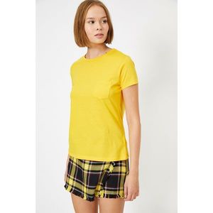 Koton Women's Yellow Pocket Detailed T-Shirt vyobraziť