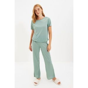 Trendyol Green Shoulder Stitch Detailed Knitted Pajamas Set vyobraziť