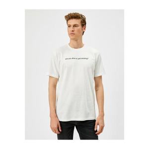 Koton Men's Ecru Slogan Crew Neck Short Sleeve Cotton T-shirt vyobraziť