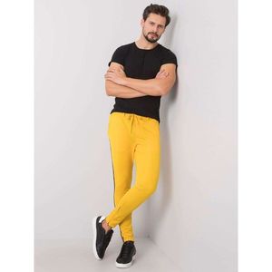 Men's yellow sweatpants vyobraziť